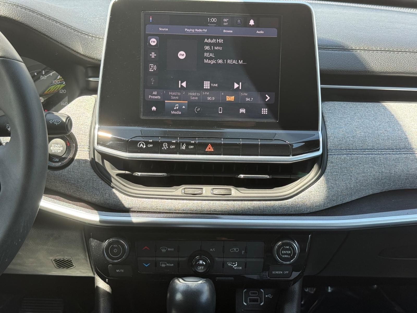 Jeep Compass Vehicle Image 12
