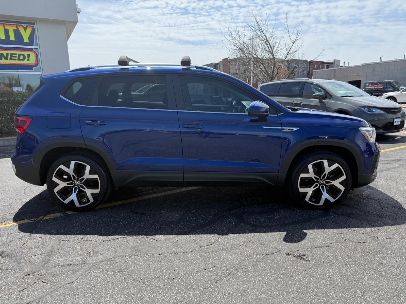 Volkswagen Taos Vehicle Image 02