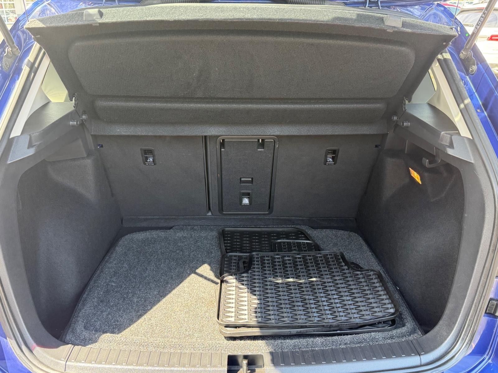 Volkswagen Taos Vehicle Image 05