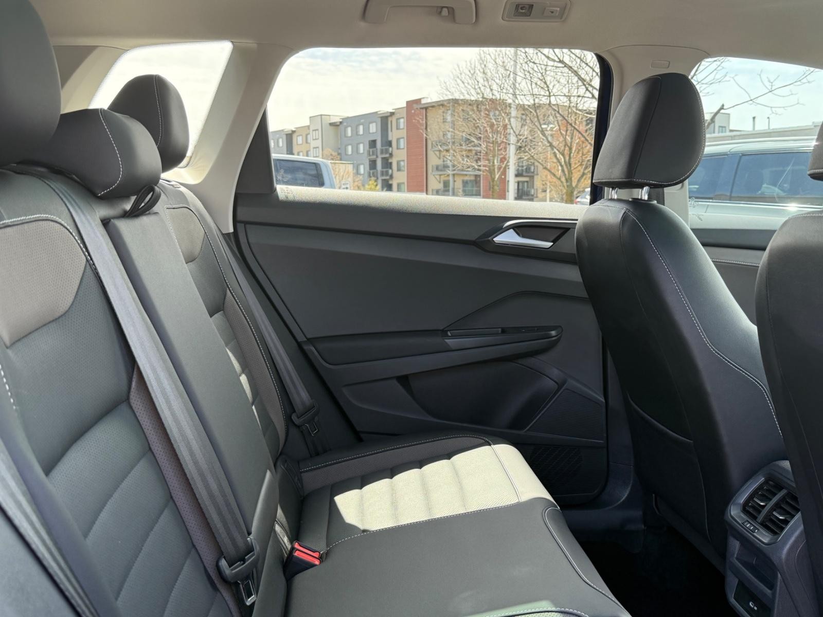 Volkswagen Taos Vehicle Image 10