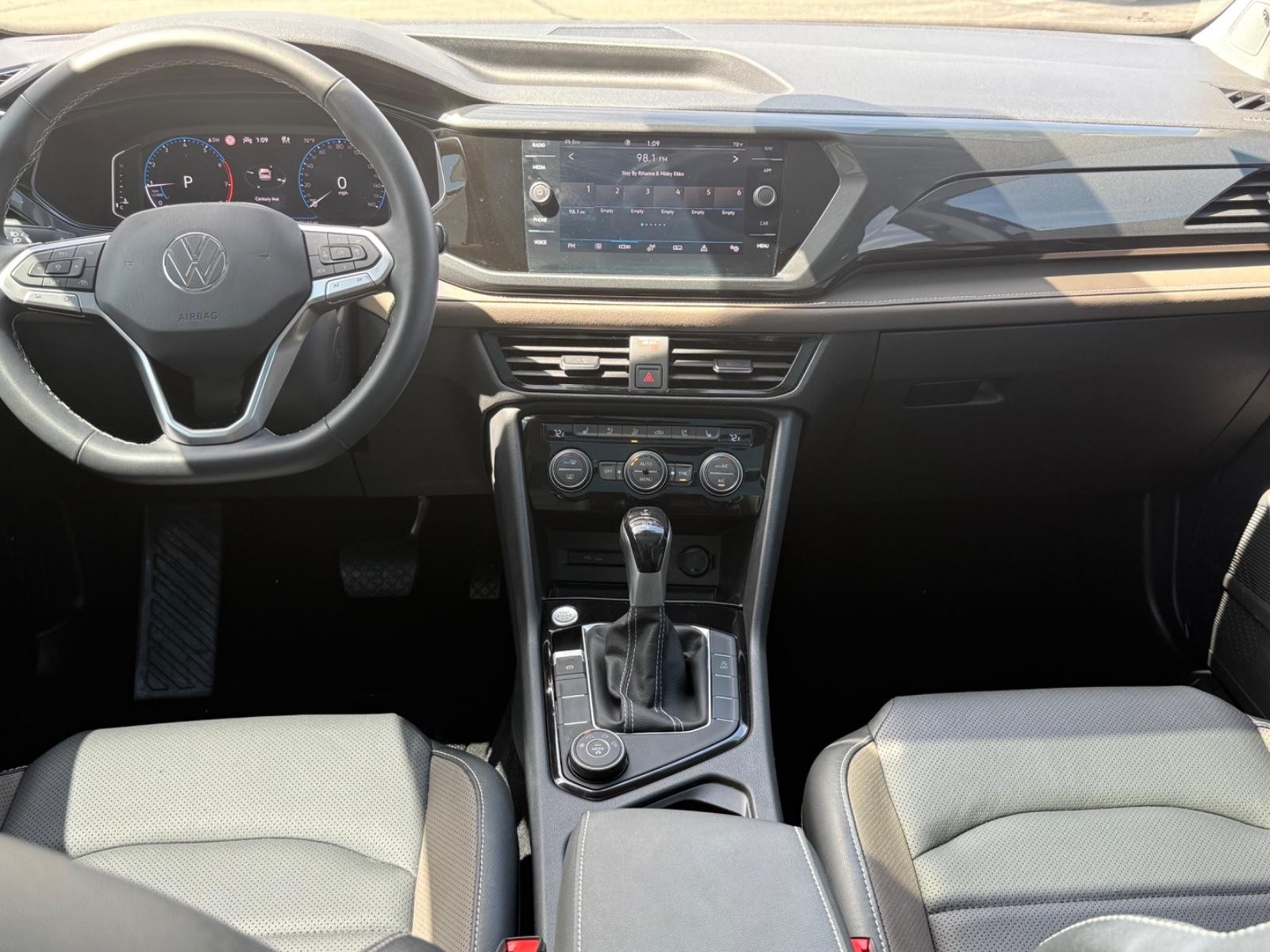 Volkswagen Taos Vehicle Image 11
