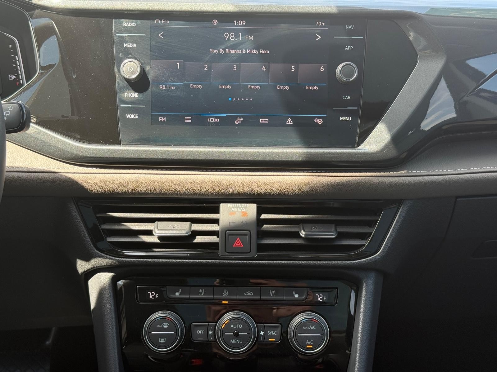 Volkswagen Taos Vehicle Image 12