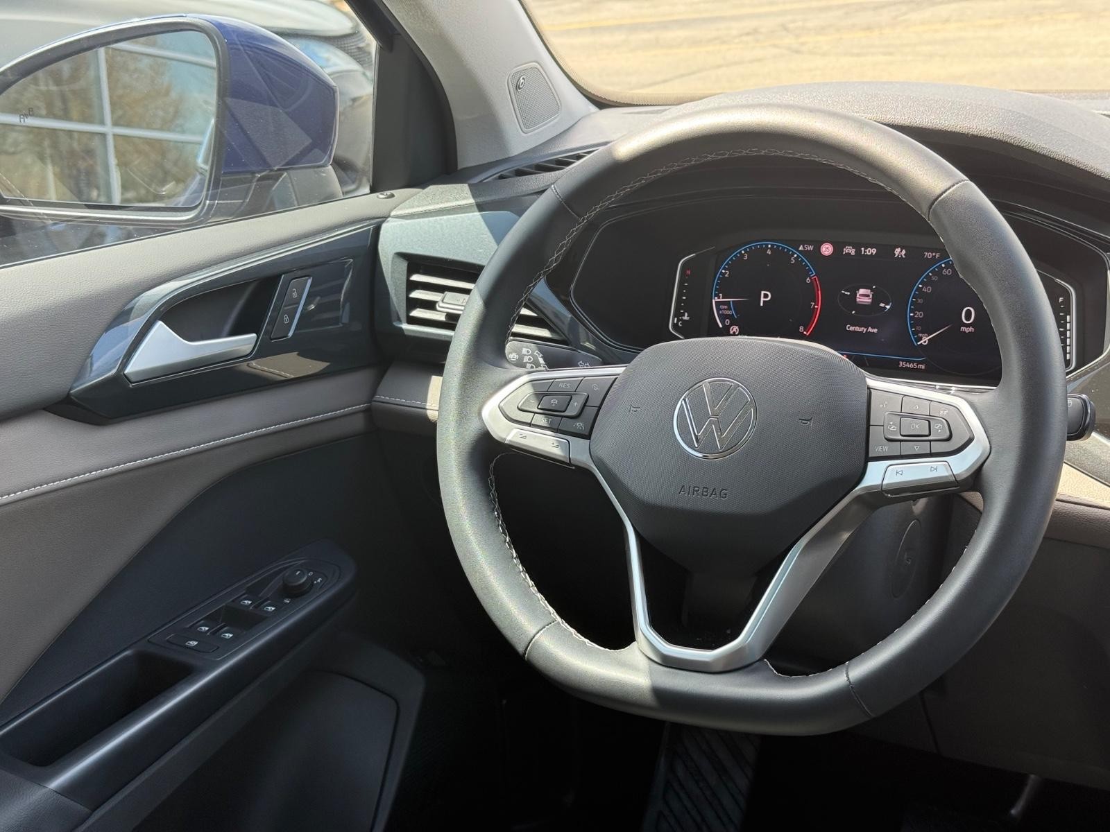 Volkswagen Taos Vehicle Image 14
