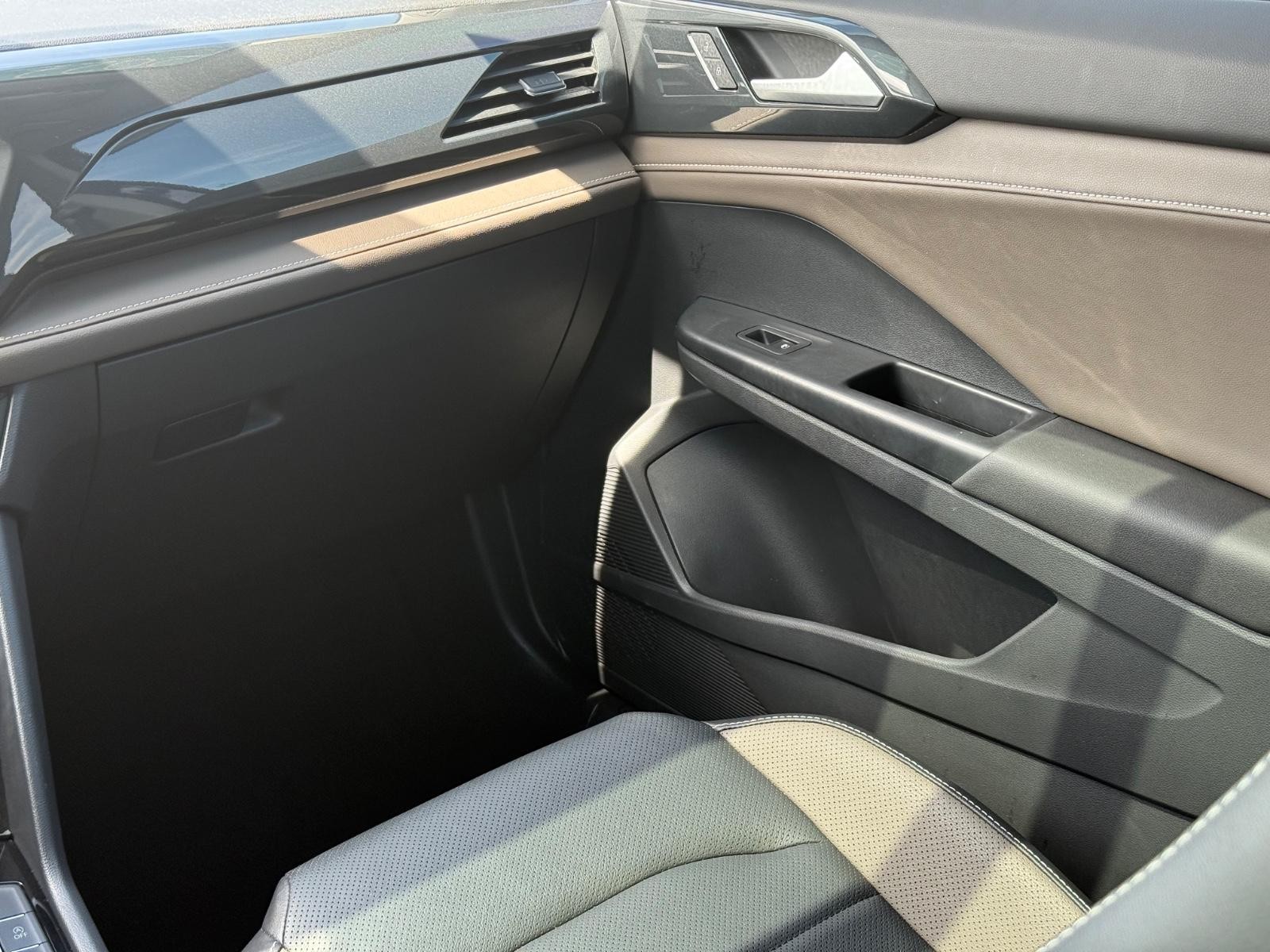 Volkswagen Taos Vehicle Image 15