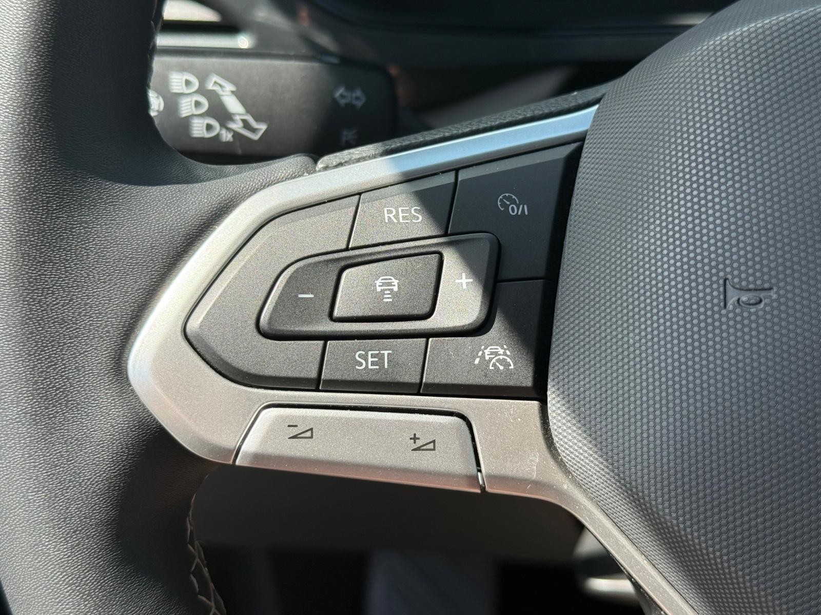 Volkswagen Taos Vehicle Image 16