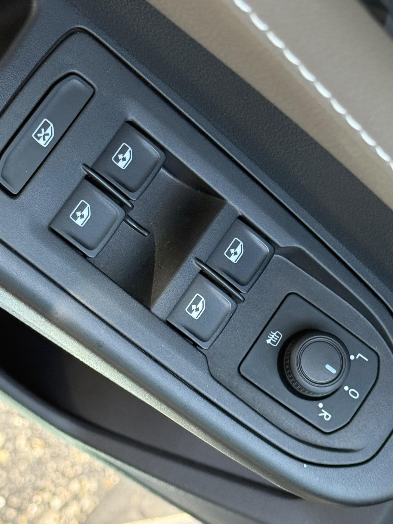 Volkswagen Taos Vehicle Image 21
