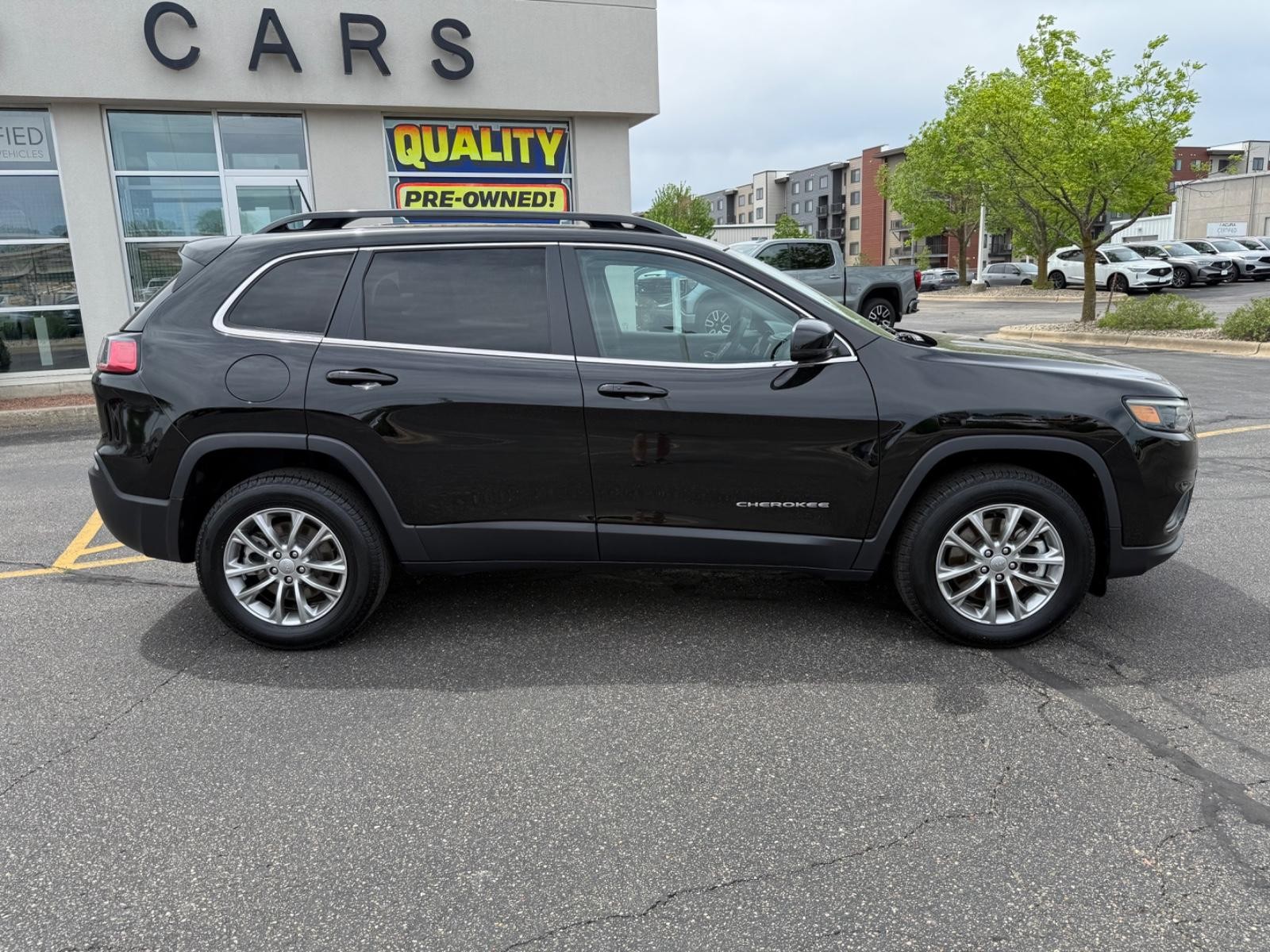 Jeep Cherokee Vehicle Image 02
