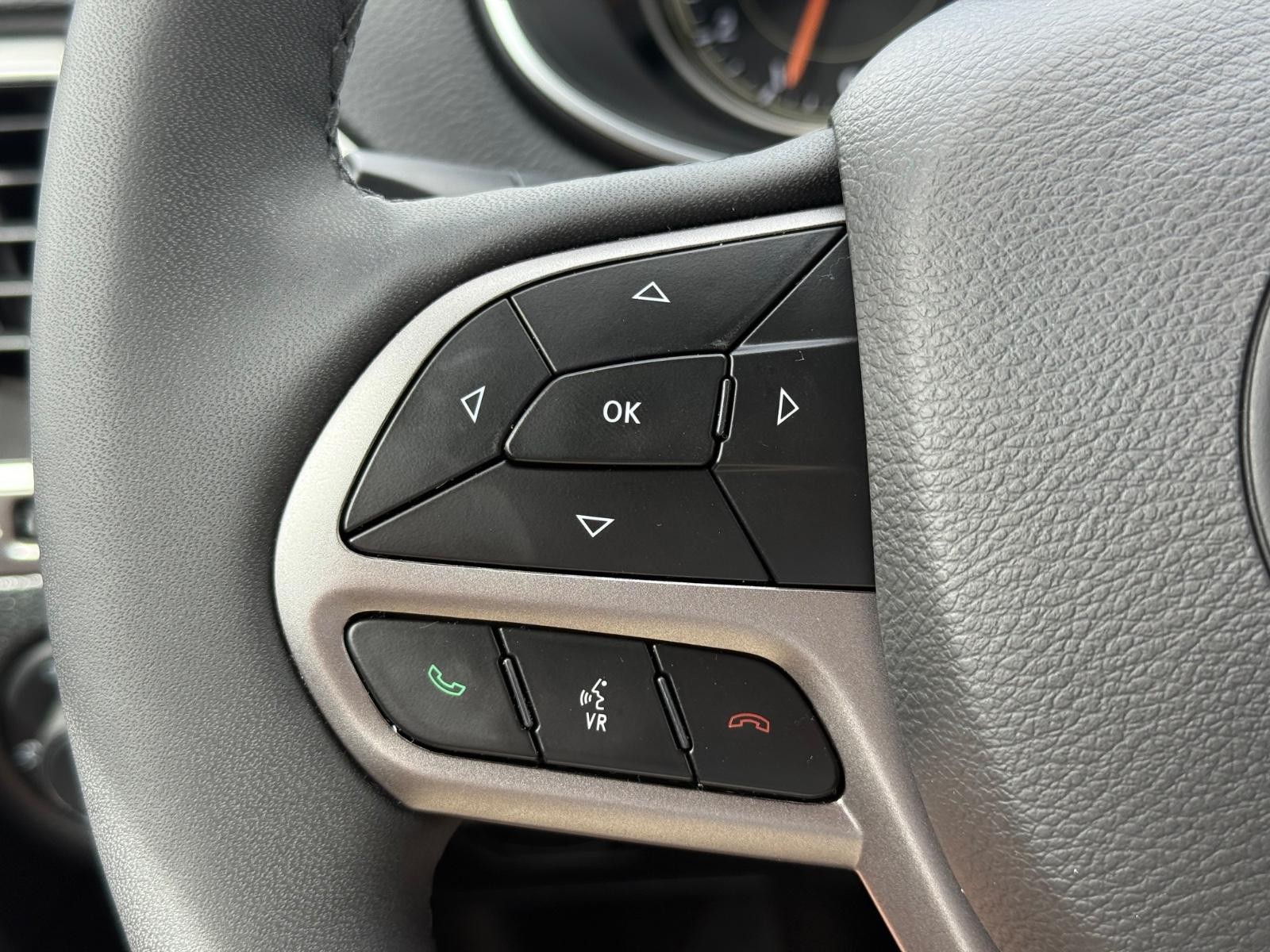 Jeep Cherokee Vehicle Image 16