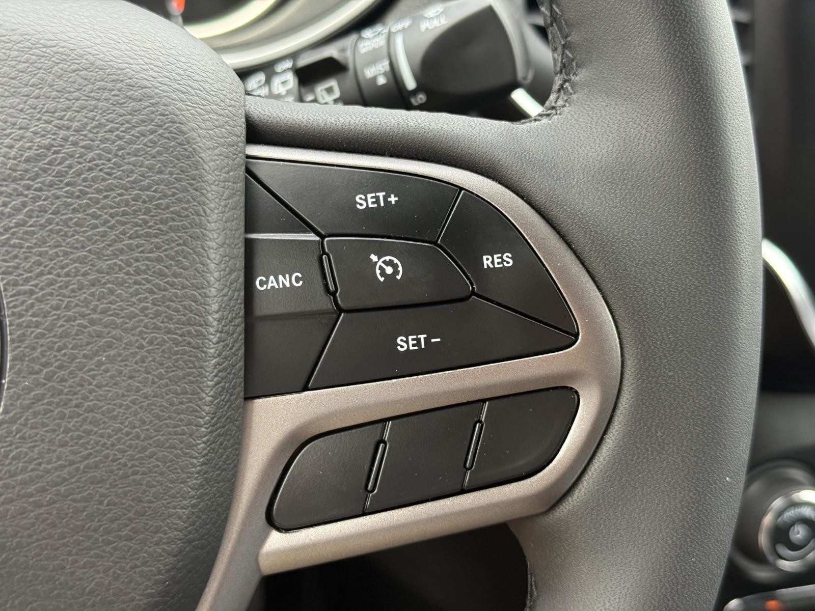 Jeep Cherokee Vehicle Image 17