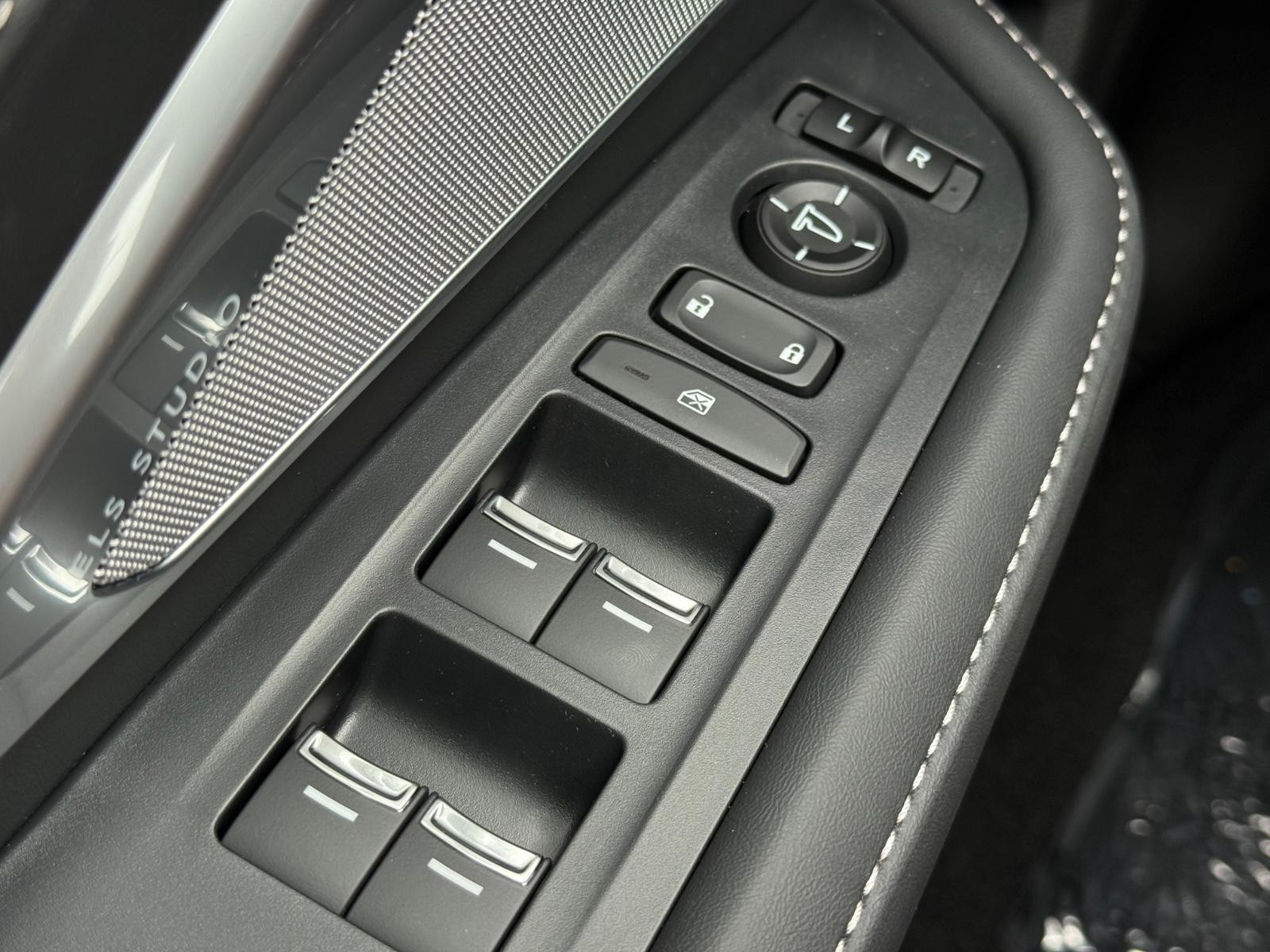 Acura RDX Vehicle Image 16