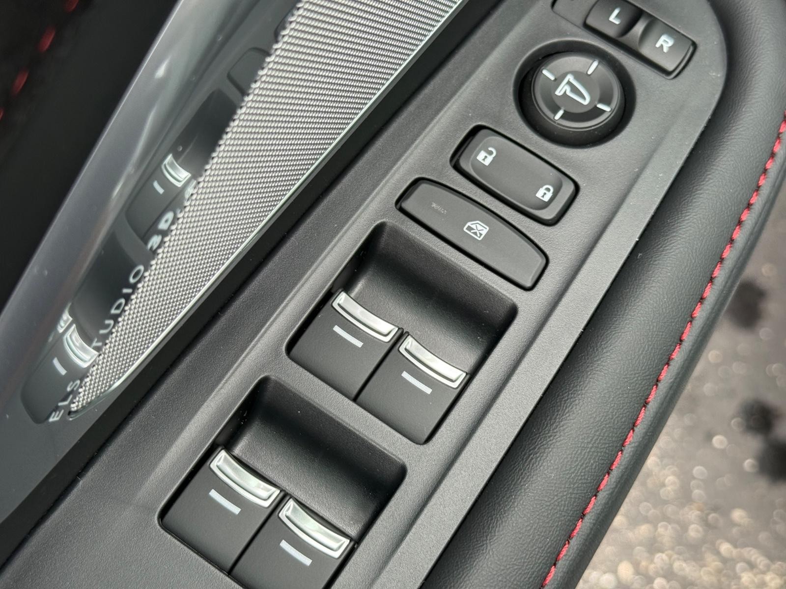 Acura RDX Vehicle Image 16