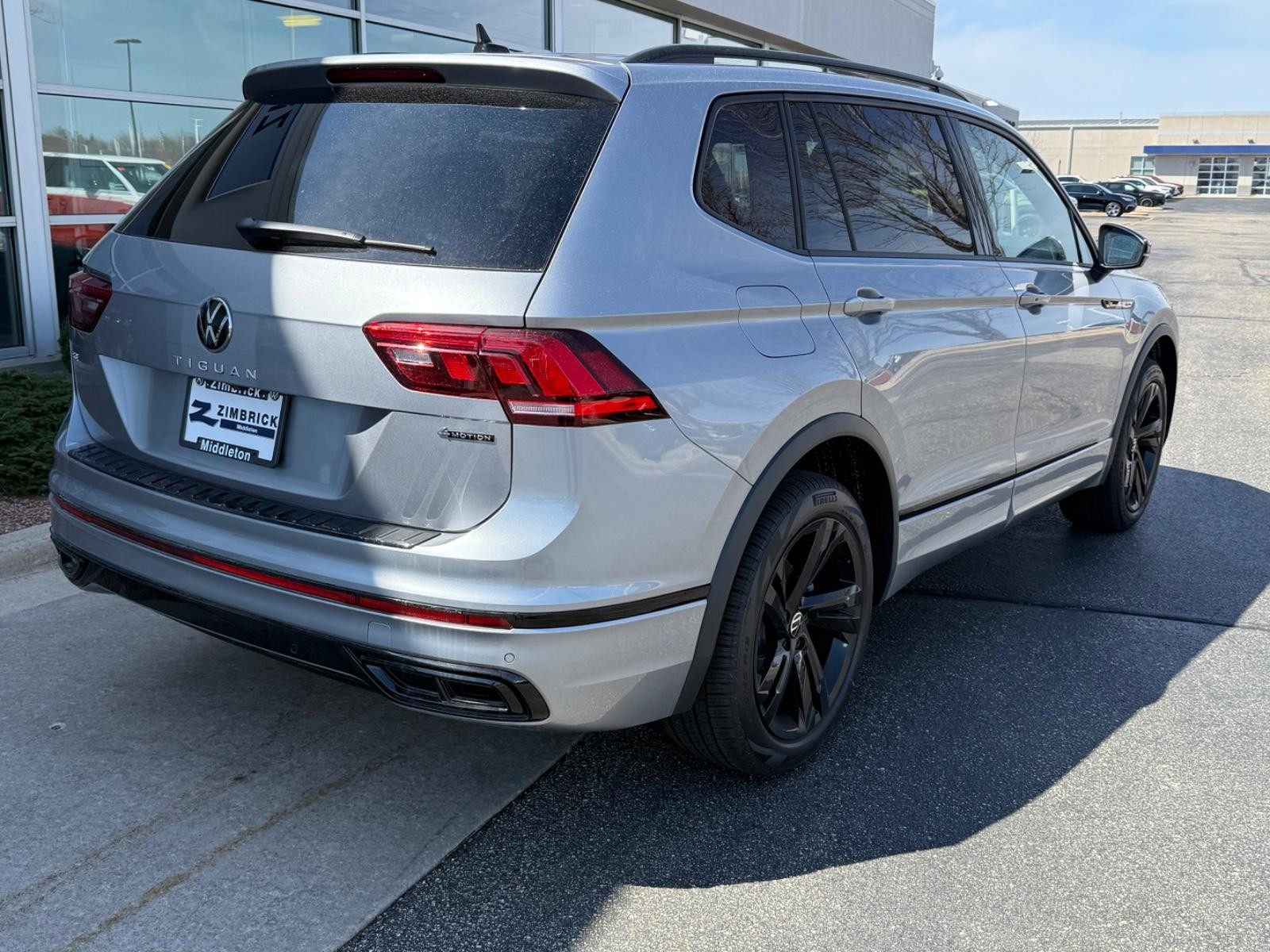 Volkswagen Tiguan Vehicle Image 03