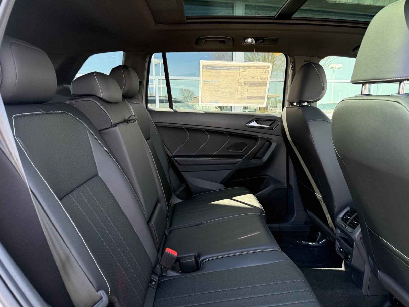 Volkswagen Tiguan Vehicle Image 05