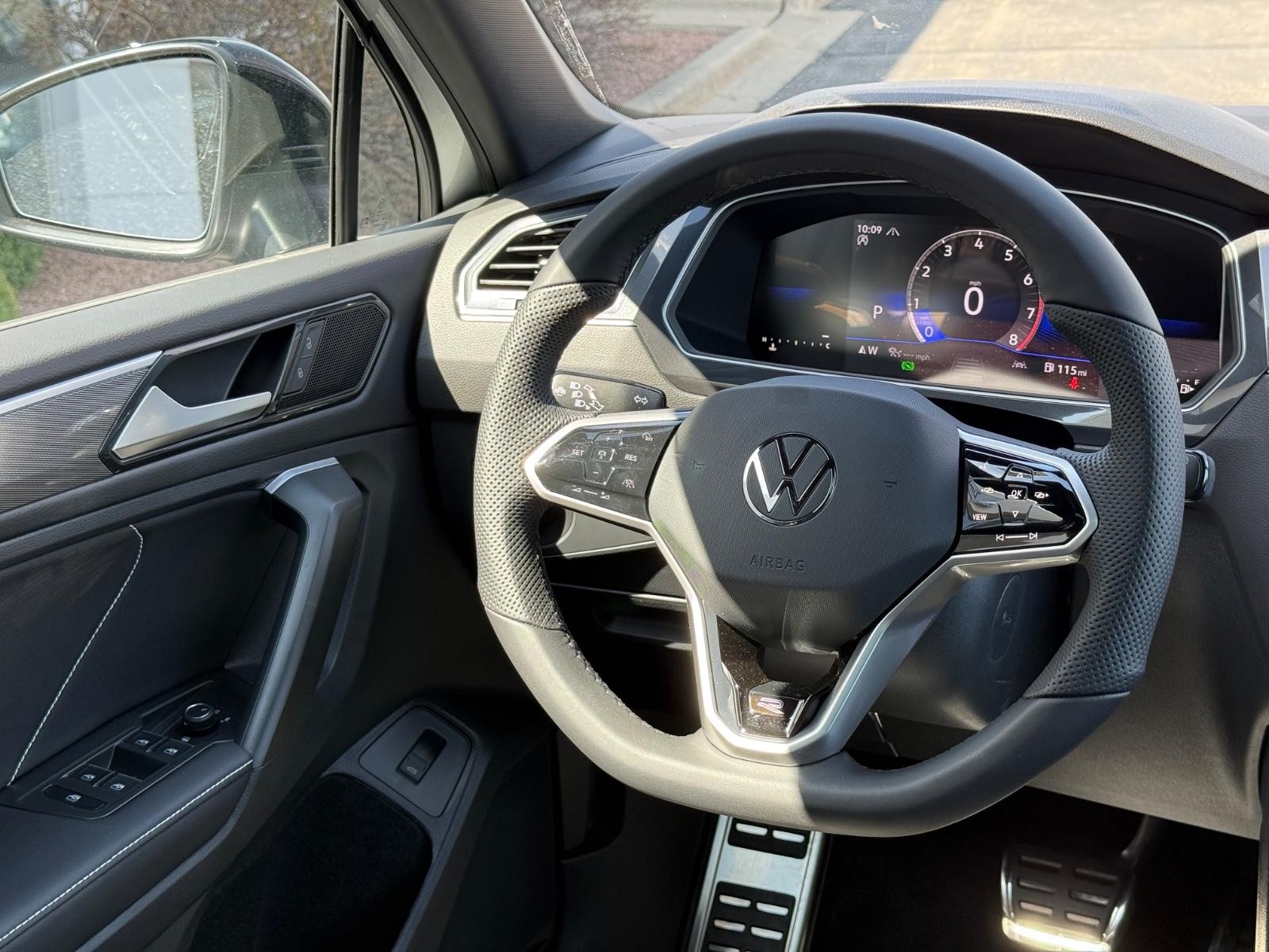 Volkswagen Tiguan Vehicle Image 09