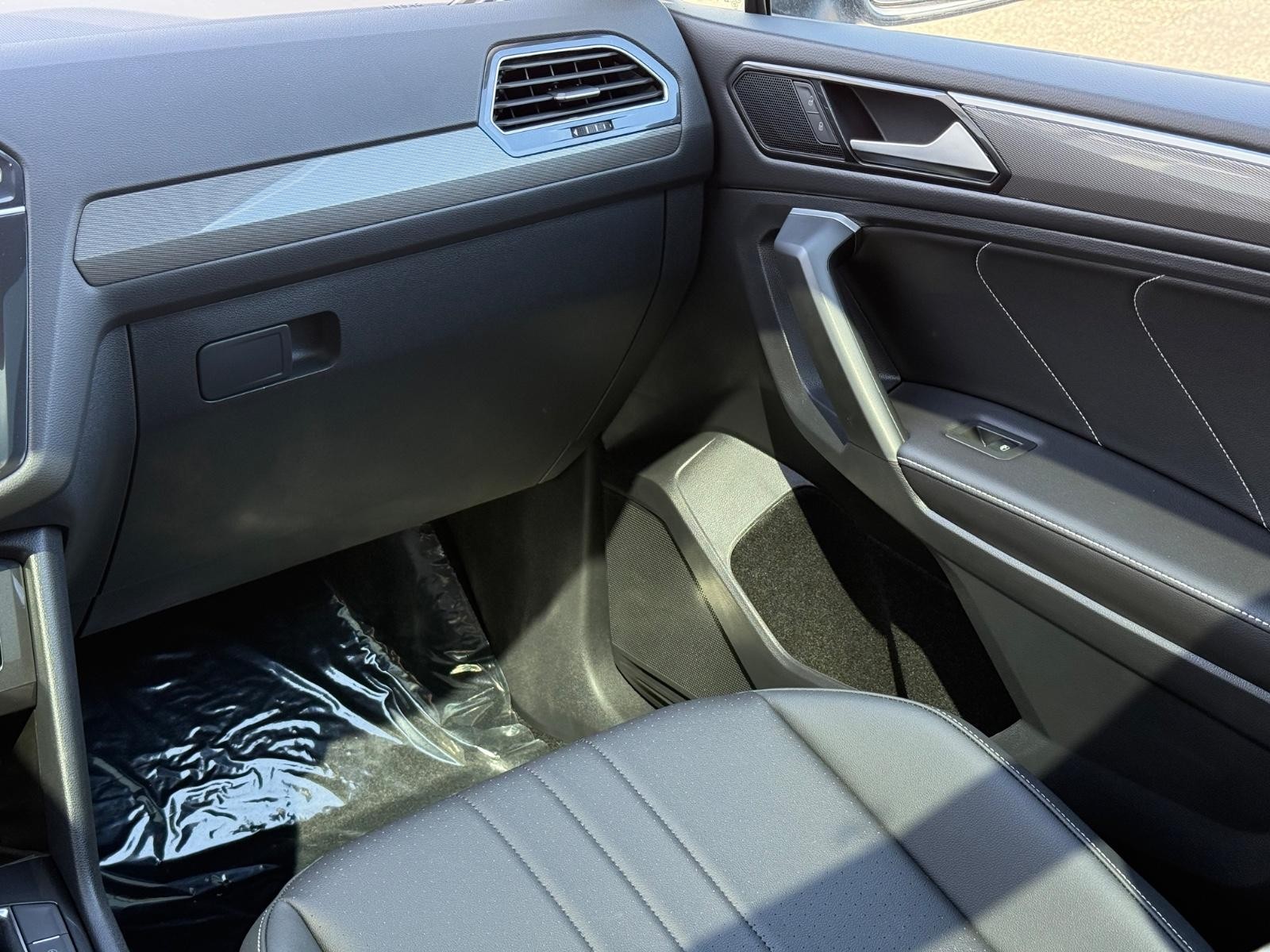 Volkswagen Tiguan Vehicle Image 10
