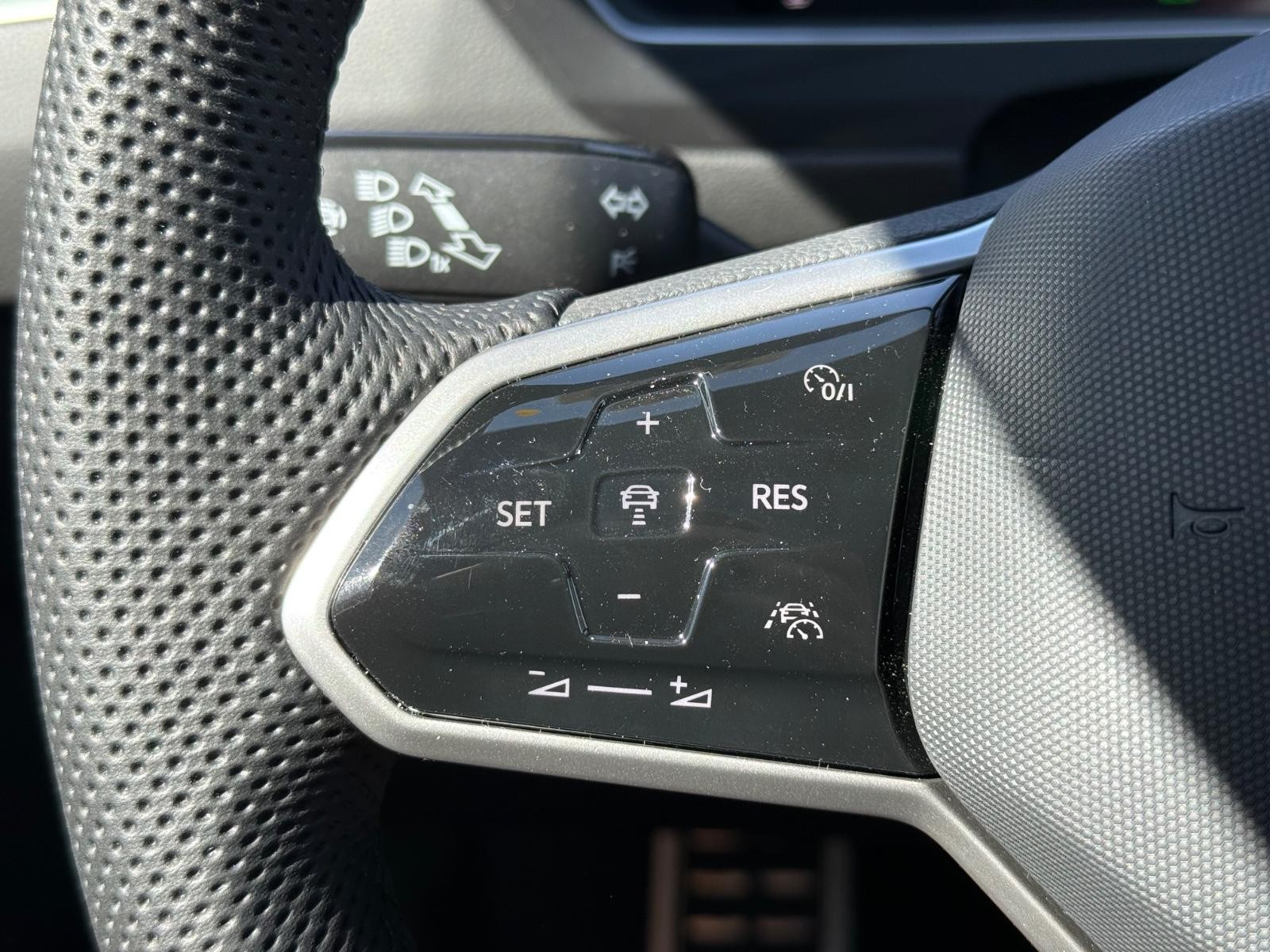 Volkswagen Tiguan Vehicle Image 11