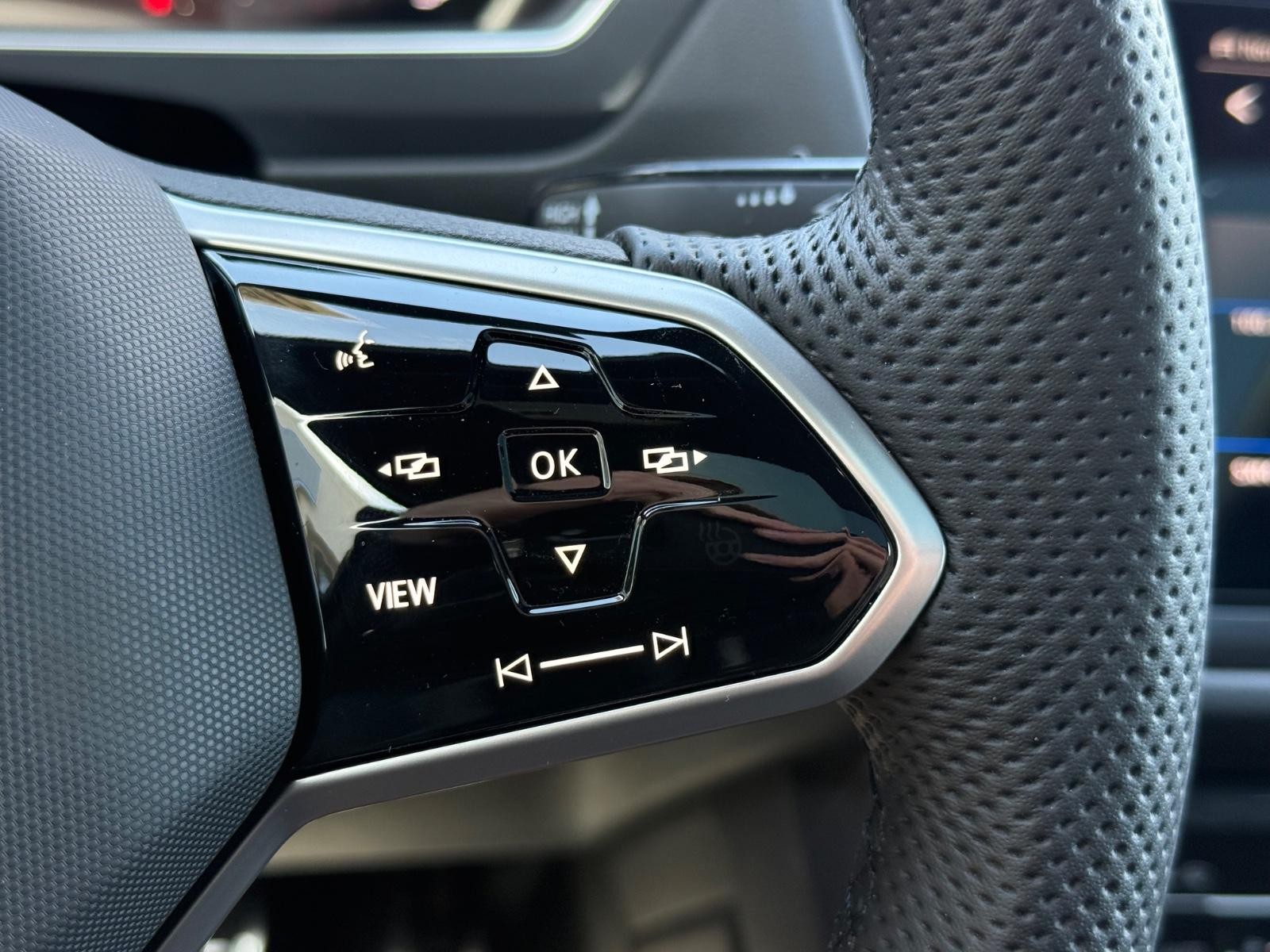 Volkswagen Tiguan Vehicle Image 12