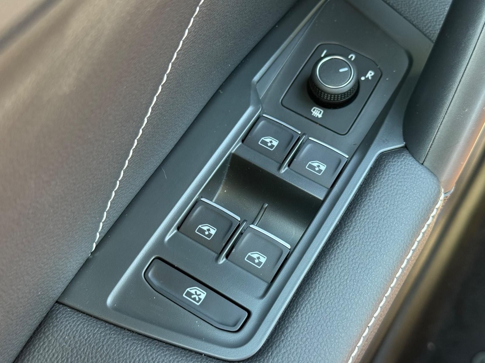 Volkswagen Tiguan Vehicle Image 15