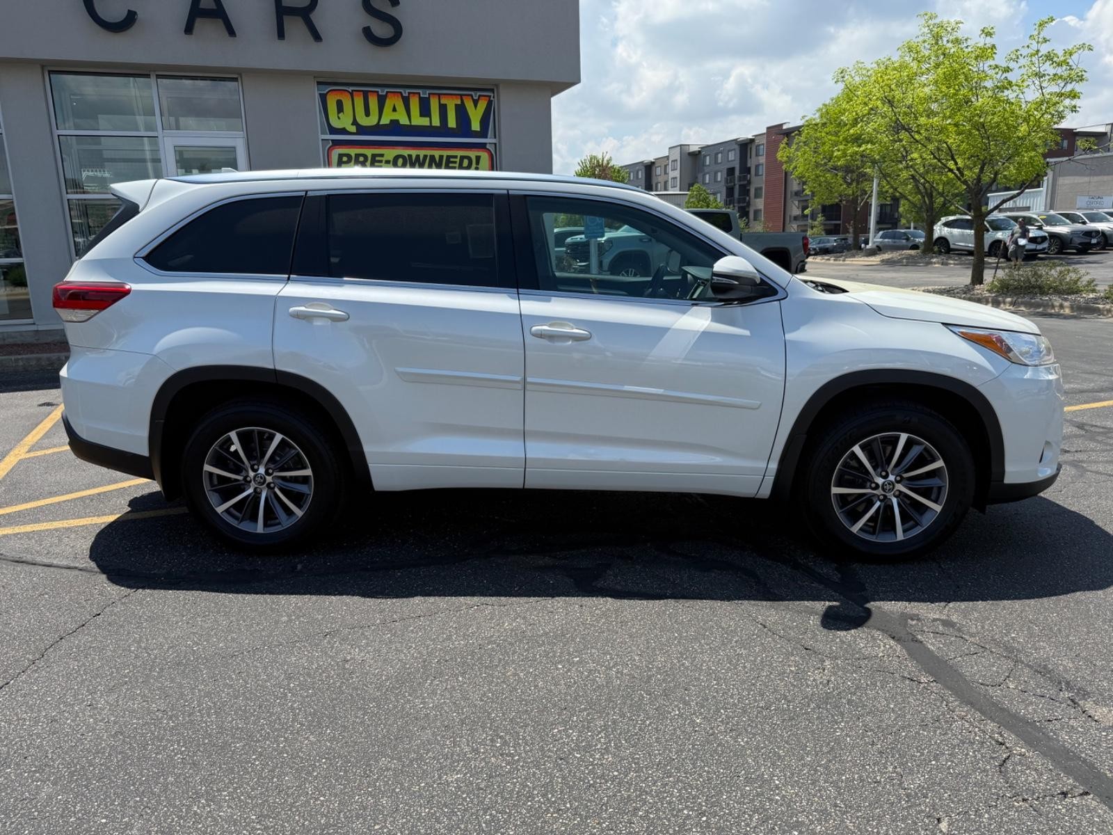 Toyota Highlander Vehicle Image 02