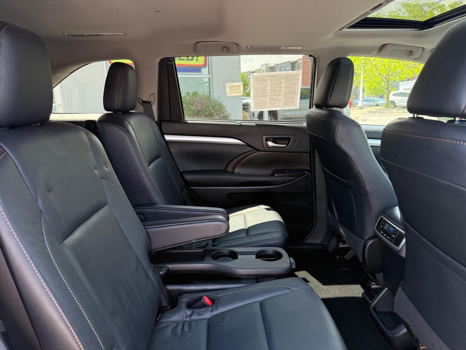 Toyota Highlander Vehicle Image 10