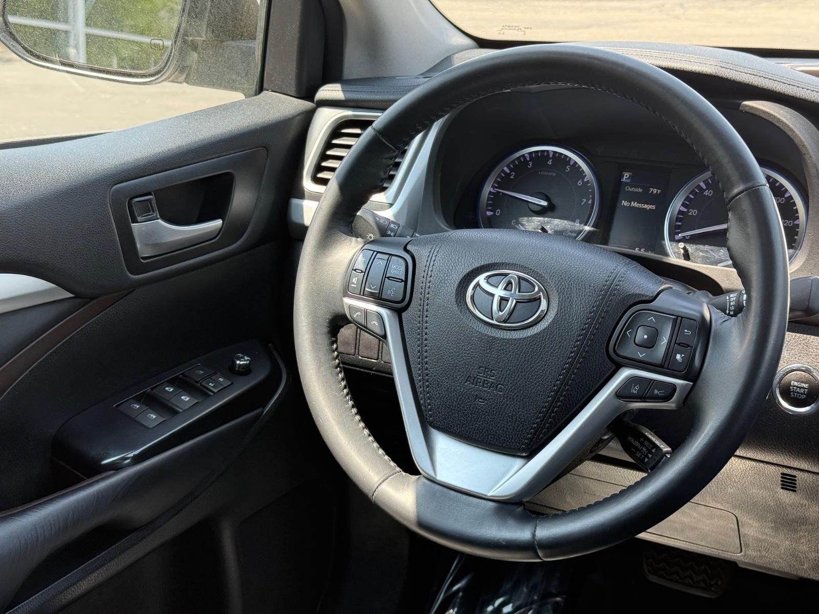Toyota Highlander Vehicle Image 14