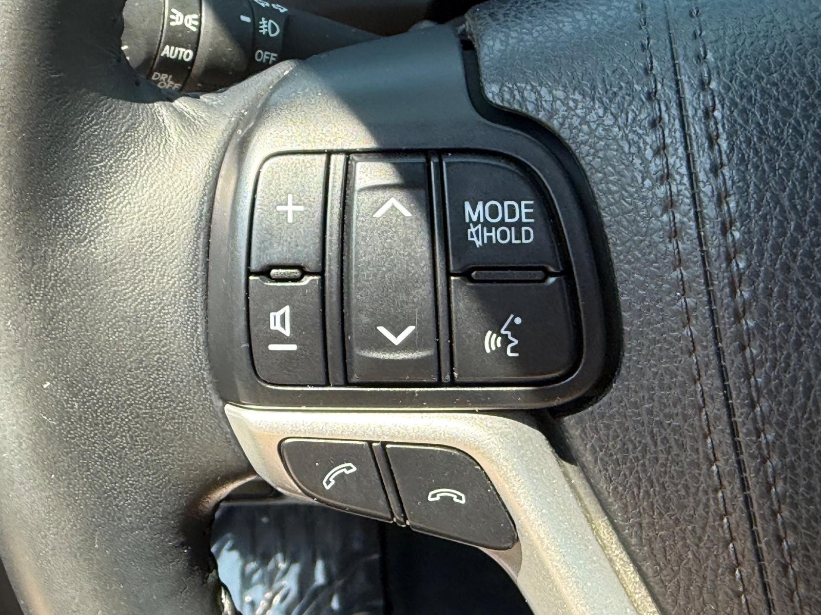Toyota Highlander Vehicle Image 16