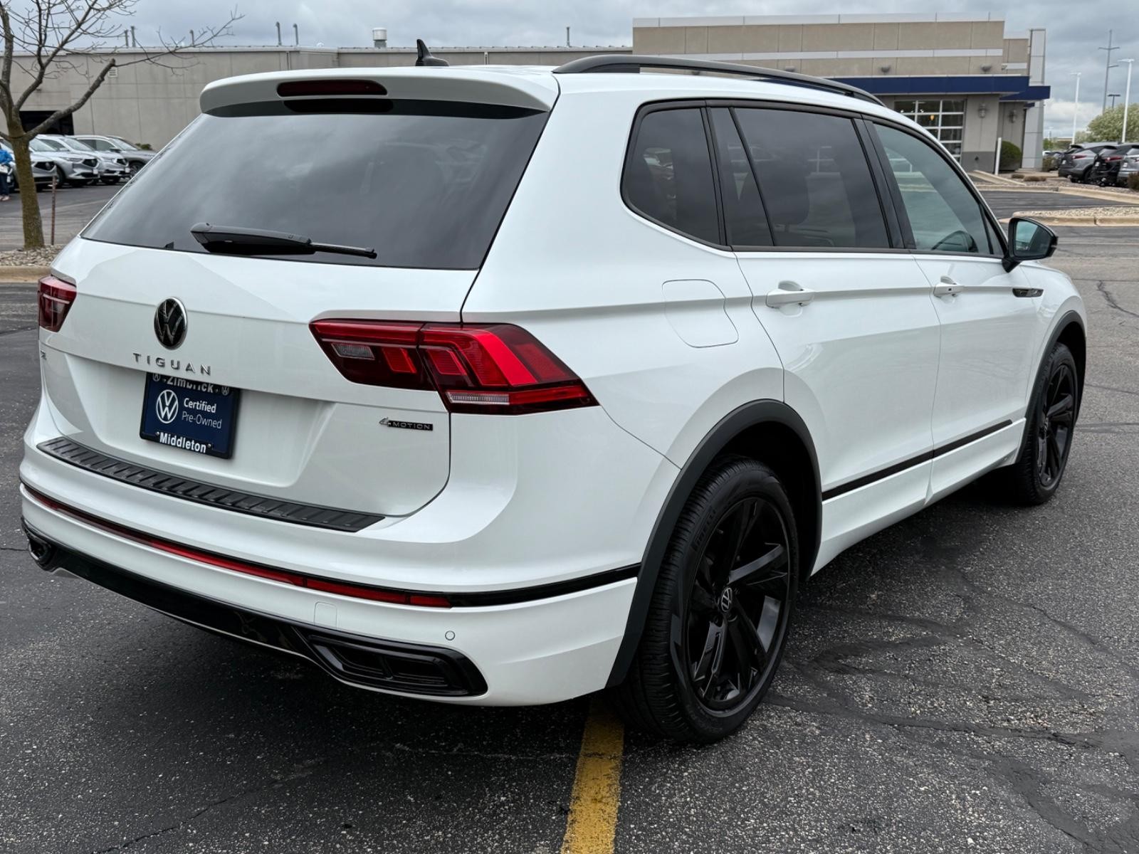 Volkswagen Tiguan Vehicle Image 03