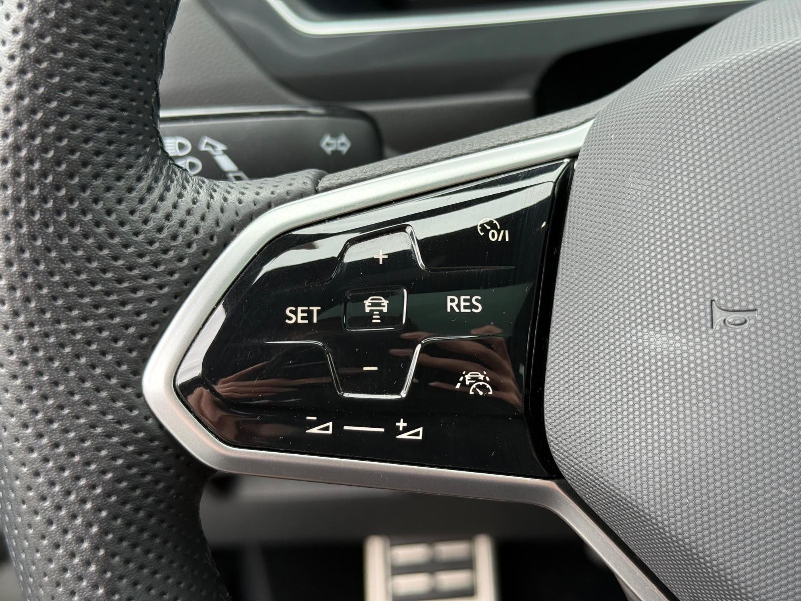 Volkswagen Tiguan Vehicle Image 16