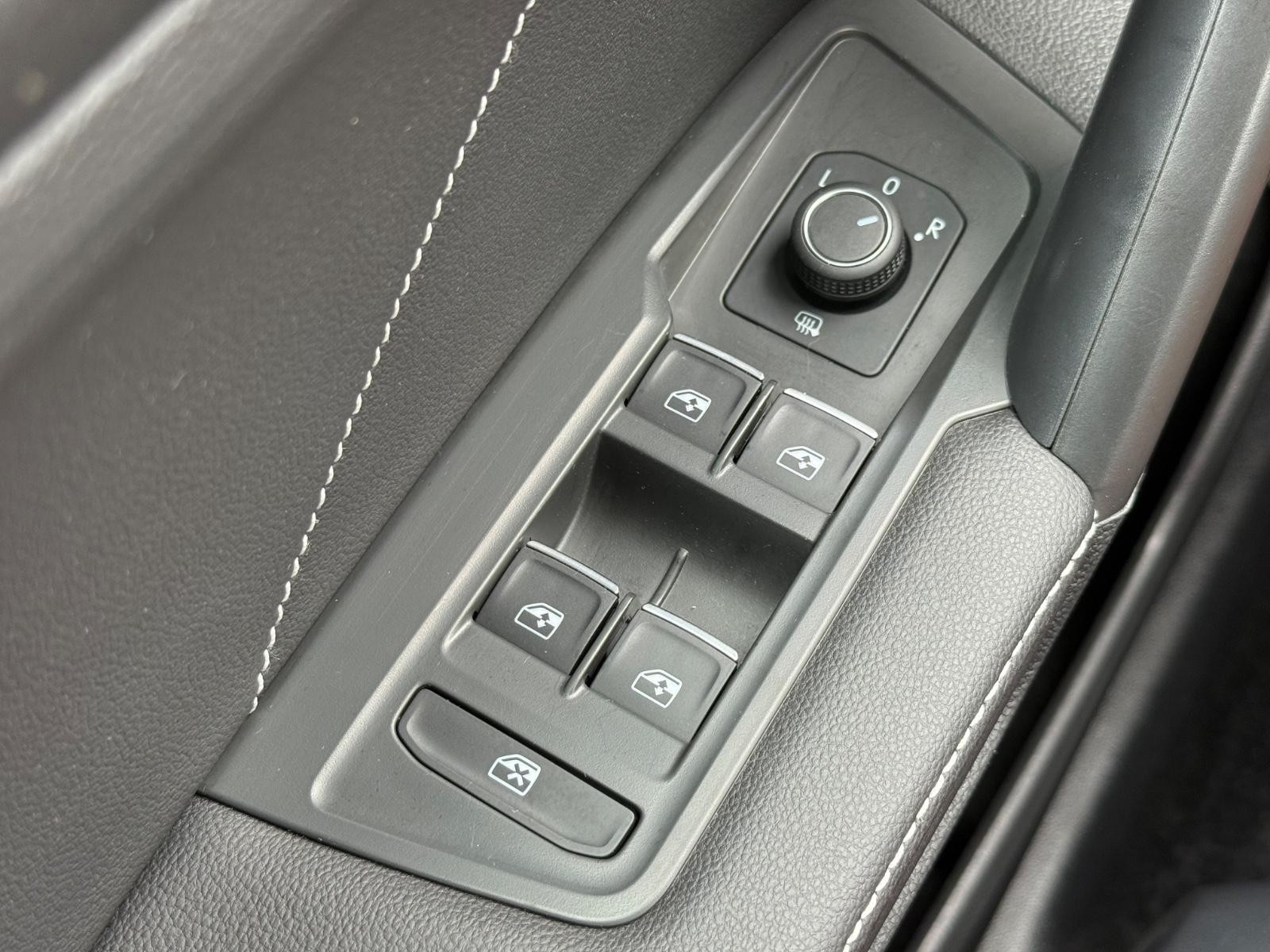 Volkswagen Tiguan Vehicle Image 21