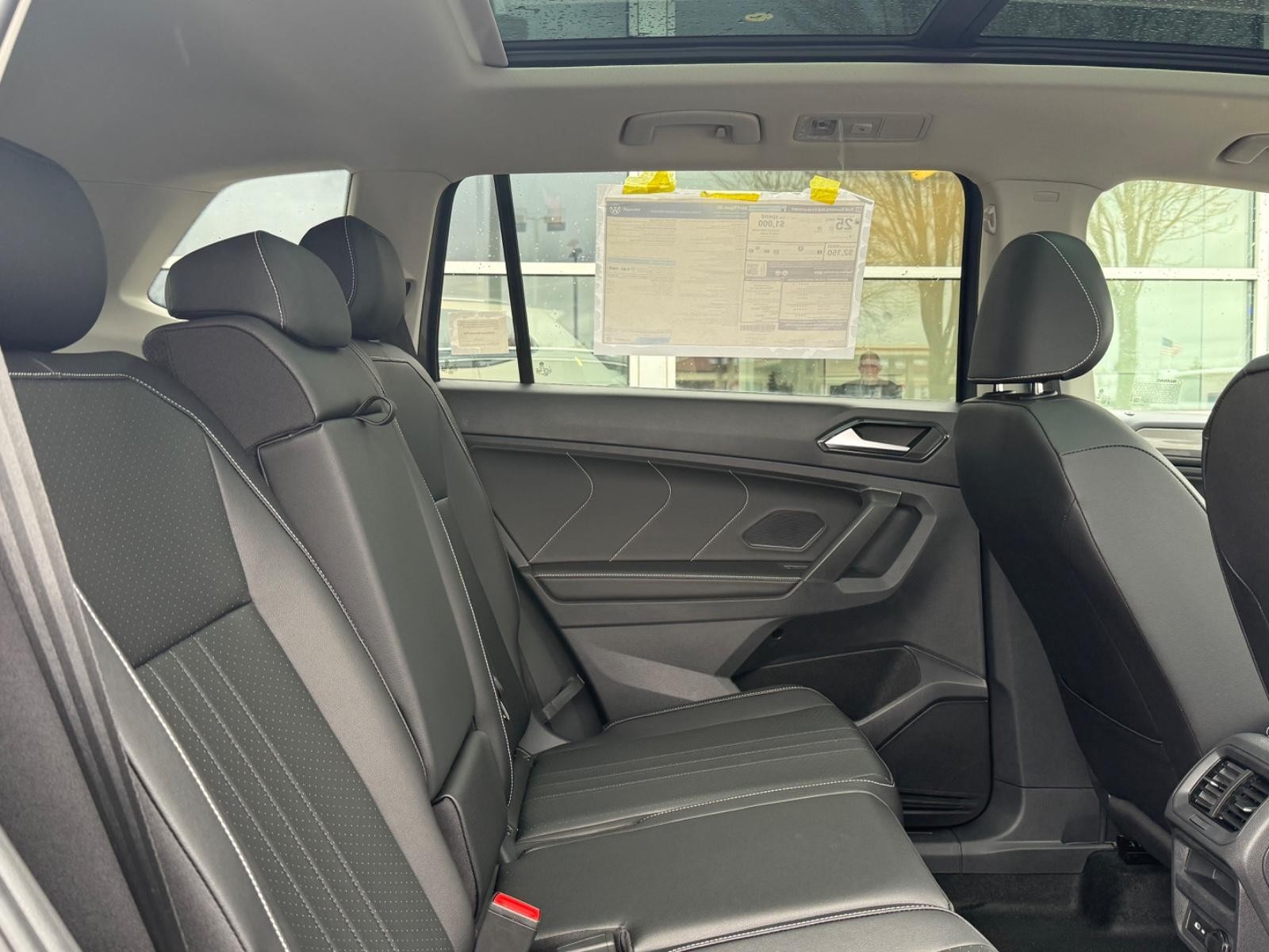 Volkswagen Tiguan Vehicle Image 05