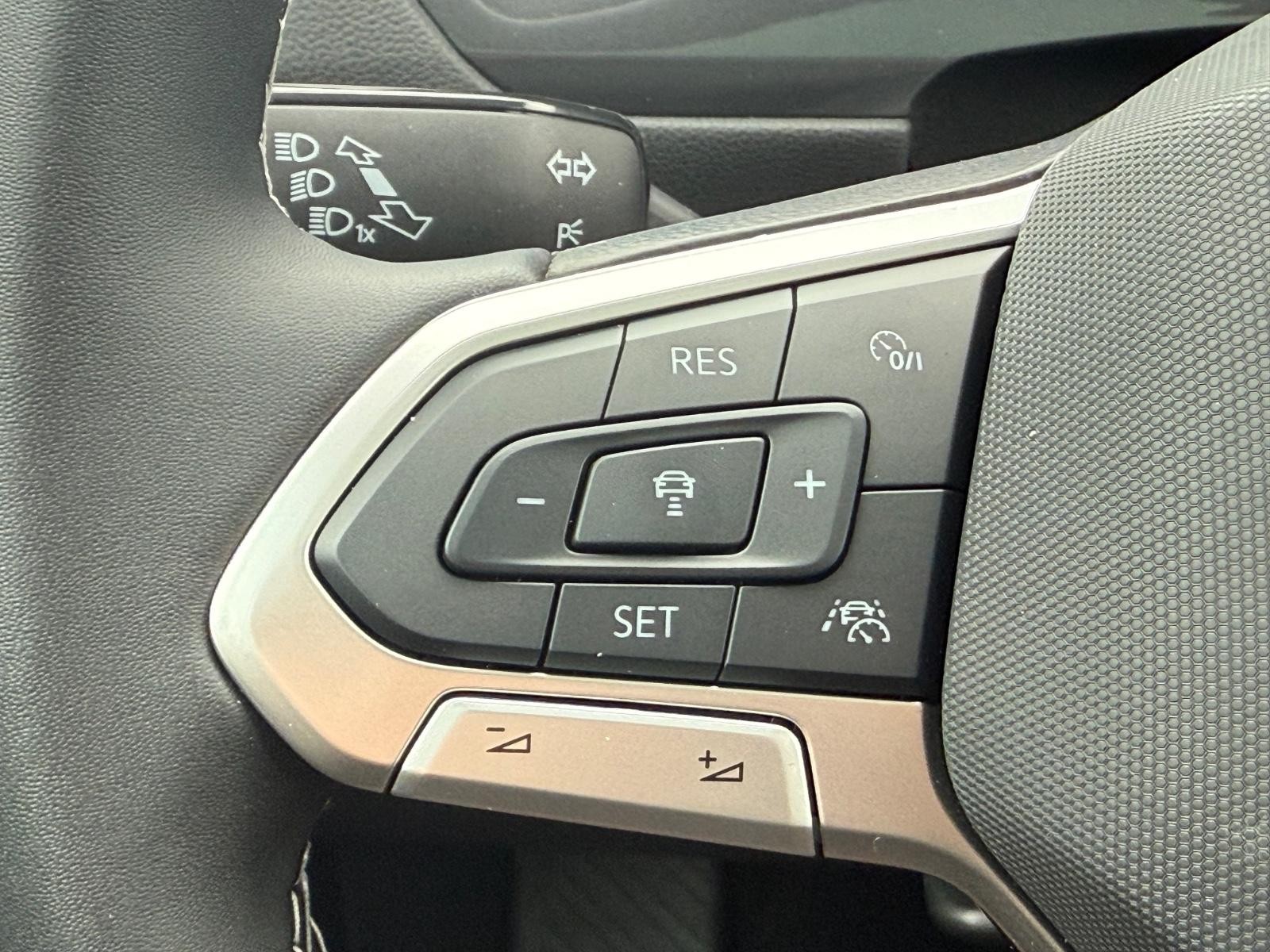 Volkswagen Tiguan Vehicle Image 11