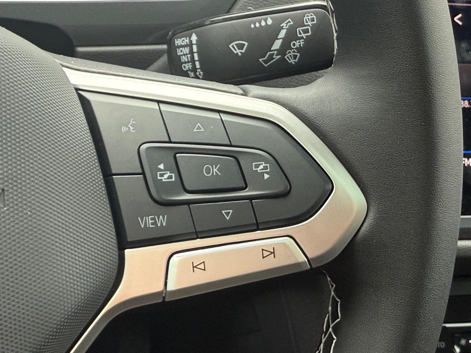 Volkswagen Tiguan Vehicle Image 12