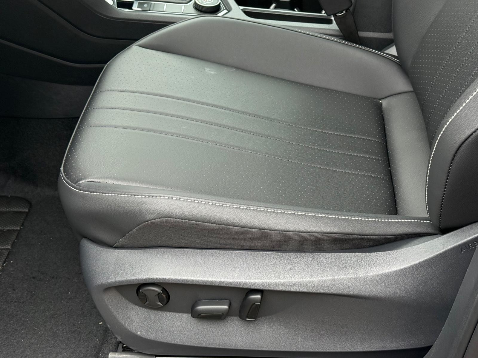 Volkswagen Tiguan Vehicle Image 16
