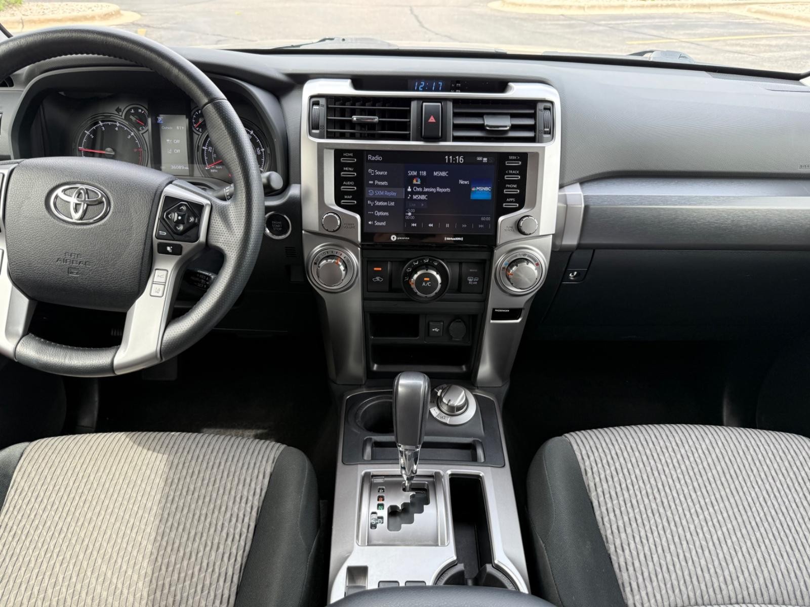 Toyota 4Runner Vehicle Image 11
