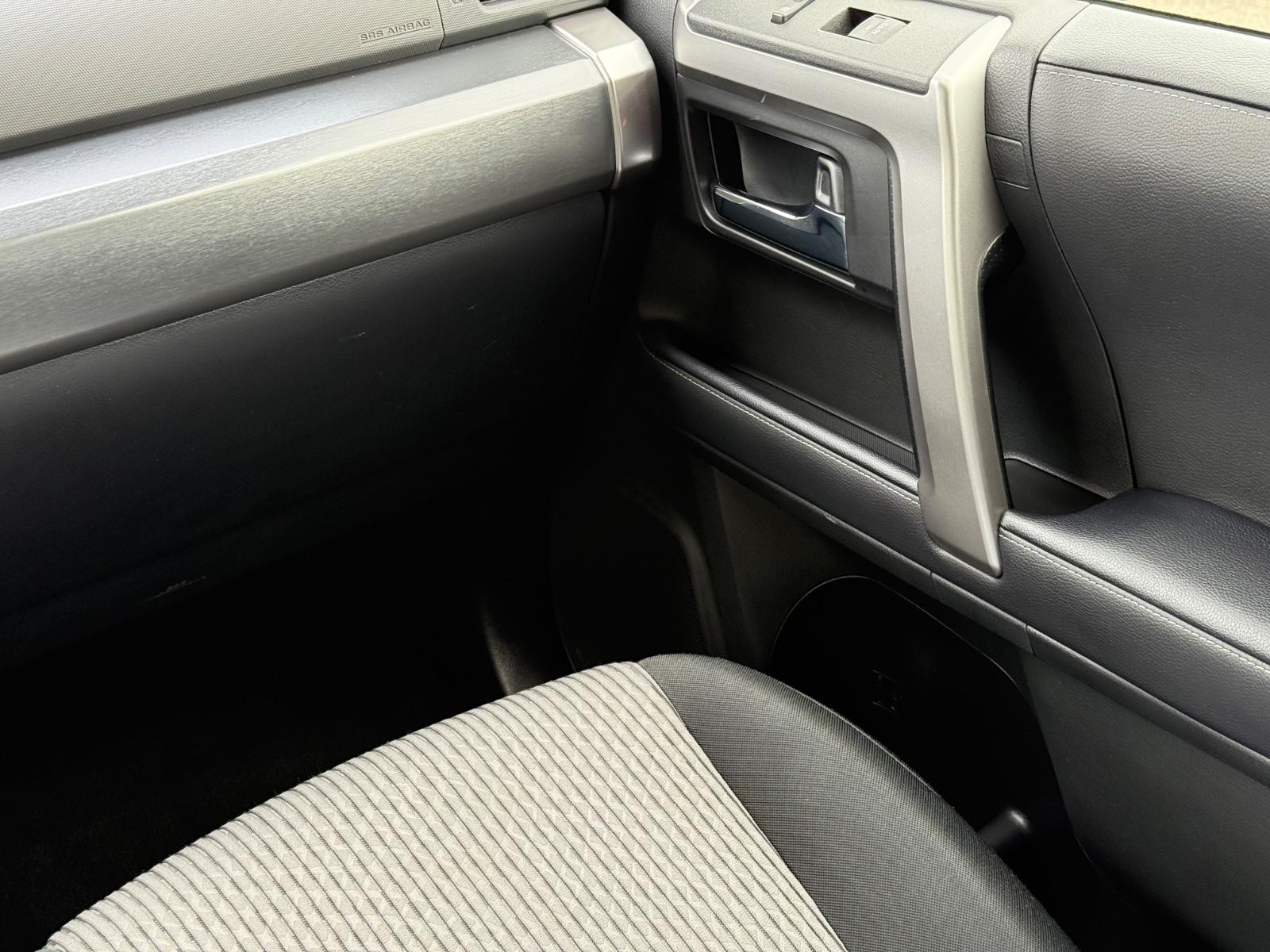 Toyota 4Runner Vehicle Image 15