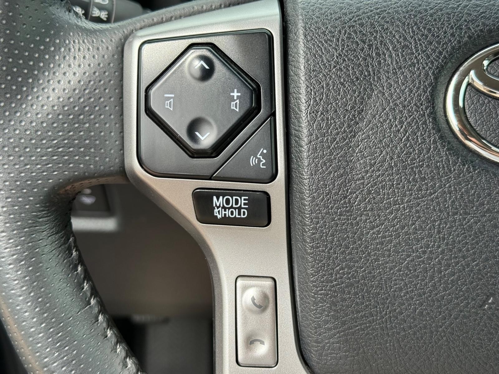 Toyota 4Runner Vehicle Image 16