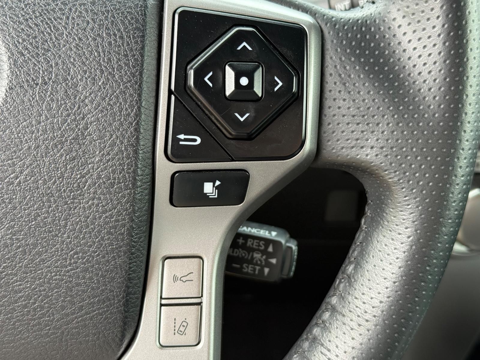 Toyota 4Runner Vehicle Image 17