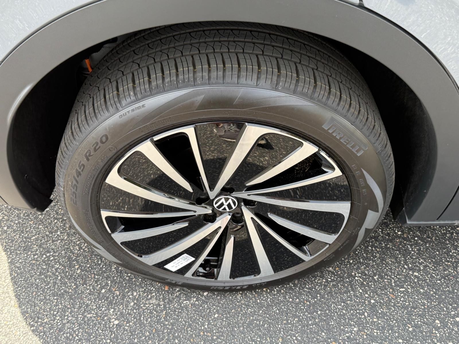 Volkswagen ID.4 Vehicle Image 04