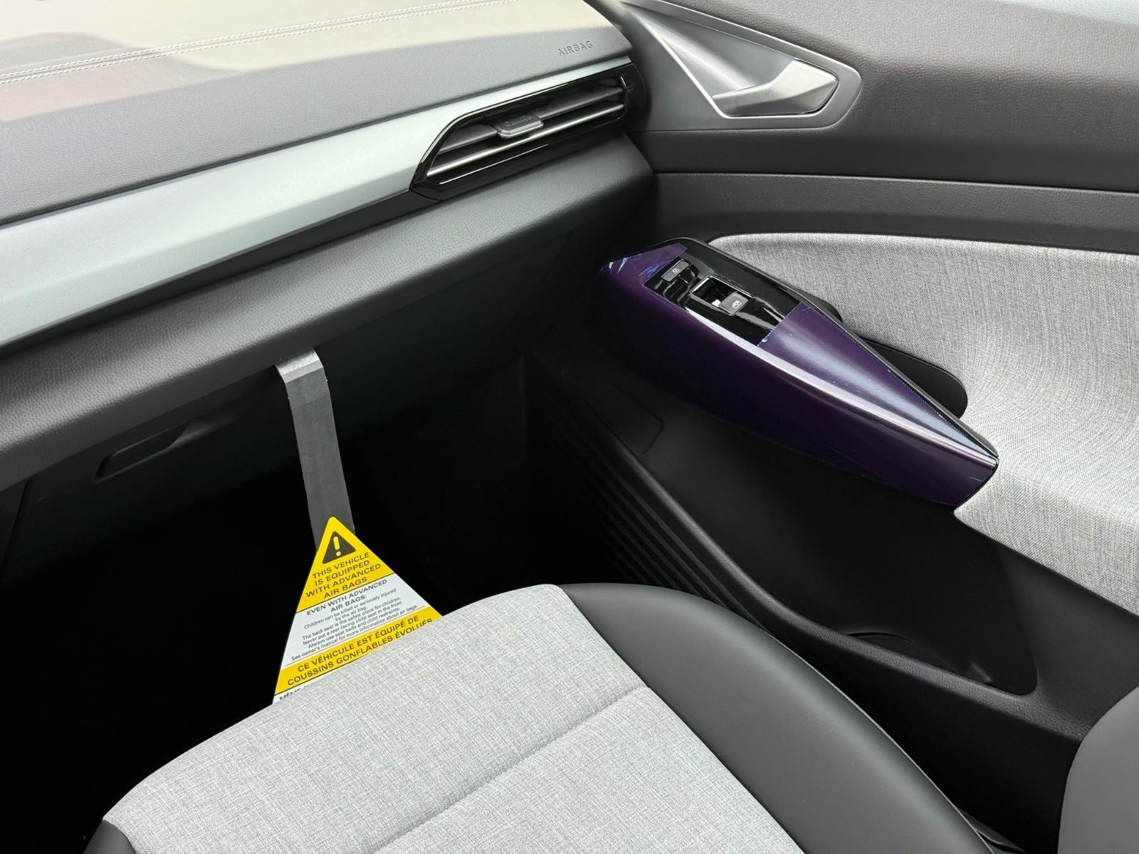 Volkswagen ID.4 Vehicle Image 09