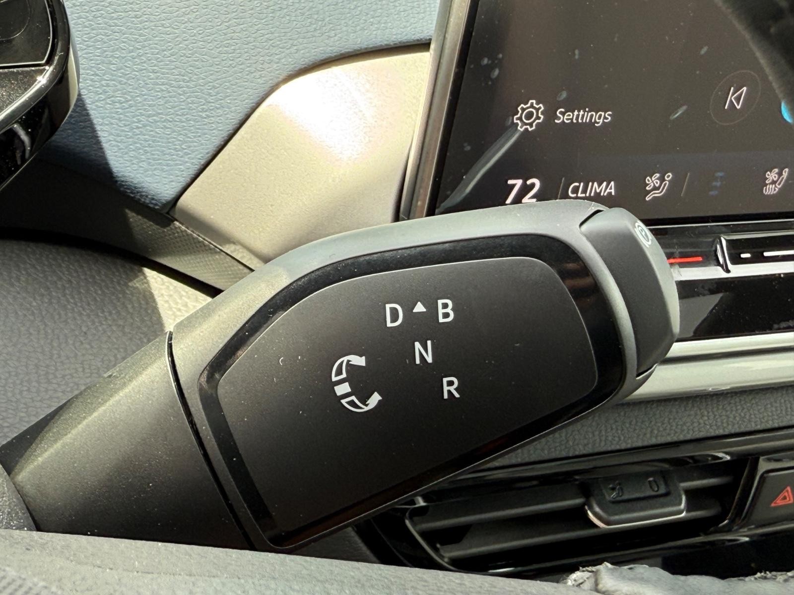 Volkswagen ID.4 Vehicle Image 12