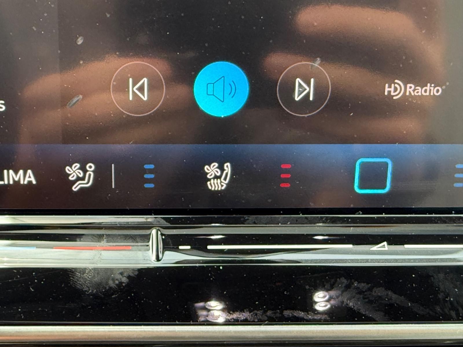 Volkswagen ID.4 Vehicle Image 14