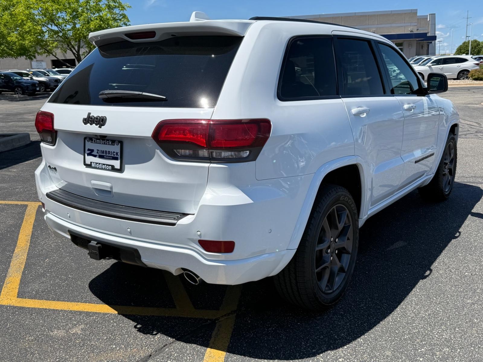 Jeep Grand Cherokee Vehicle Image 03