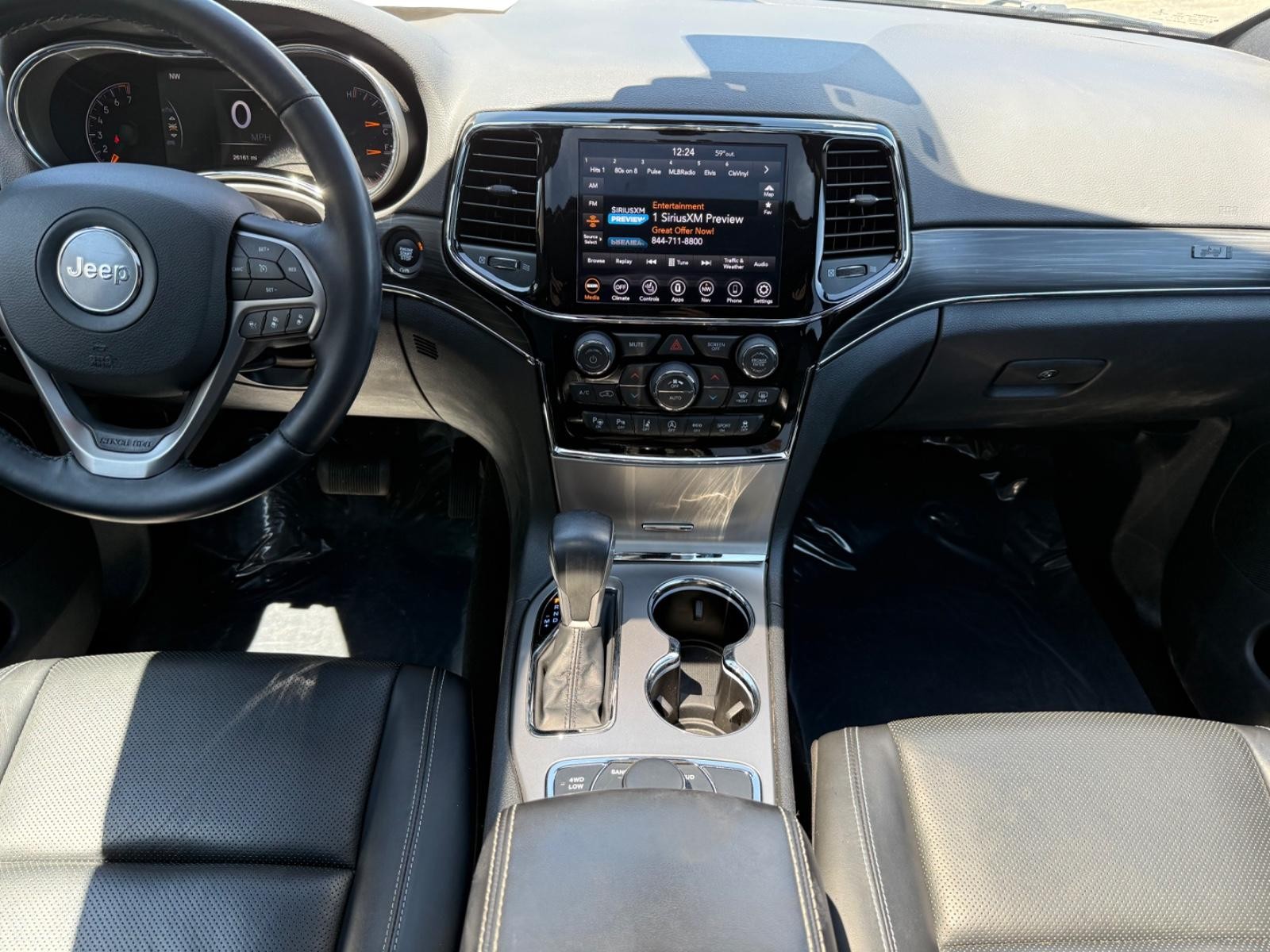 Jeep Grand Cherokee Vehicle Image 11