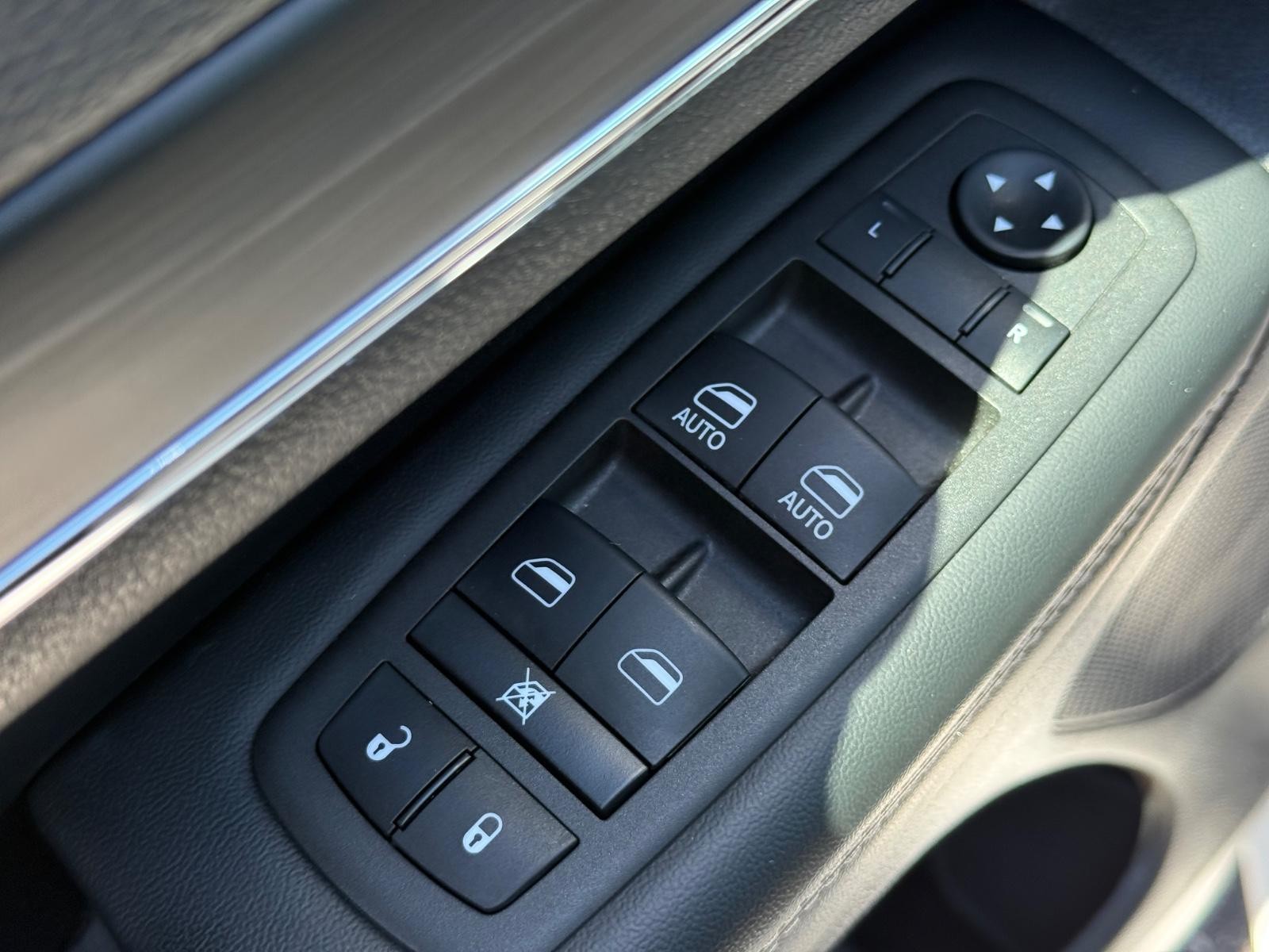 Jeep Grand Cherokee Vehicle Image 21
