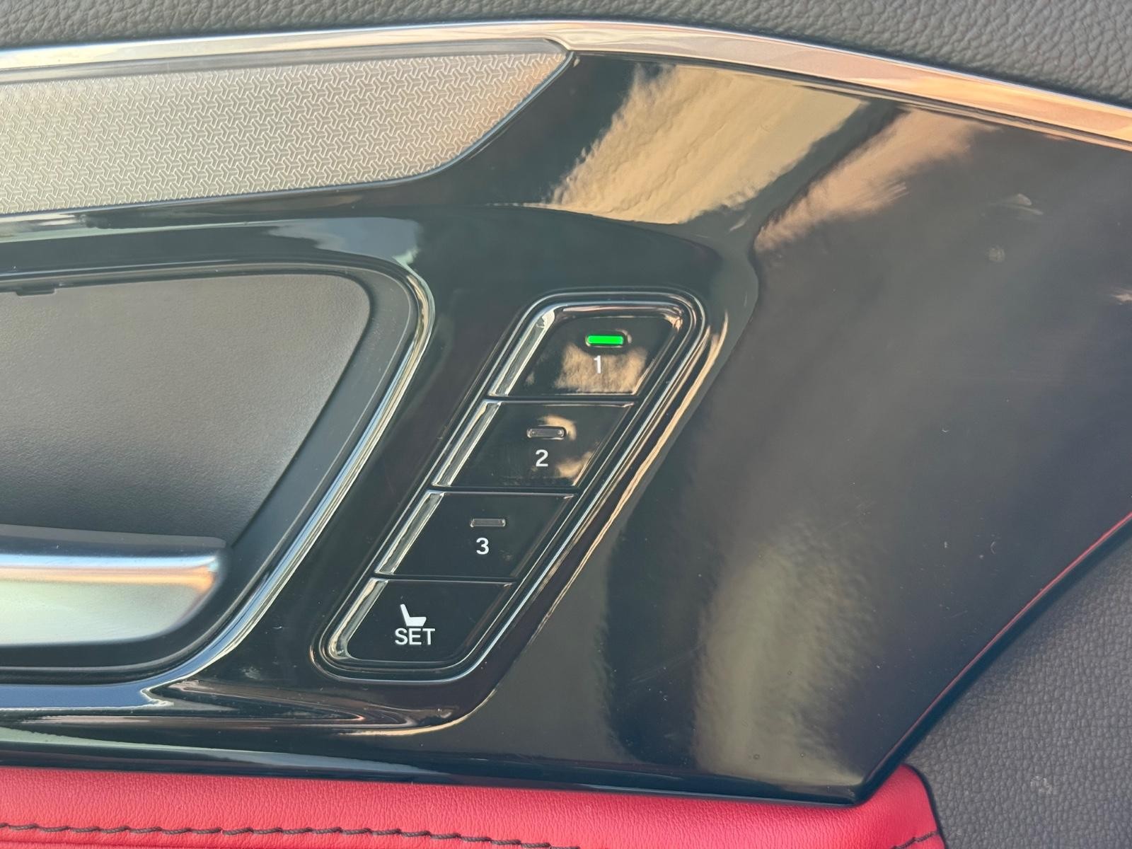 Acura MDX Vehicle Image 17