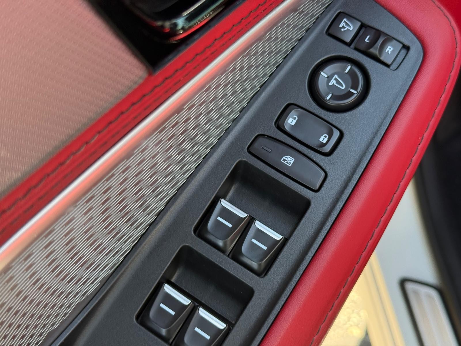 Acura MDX Vehicle Image 23