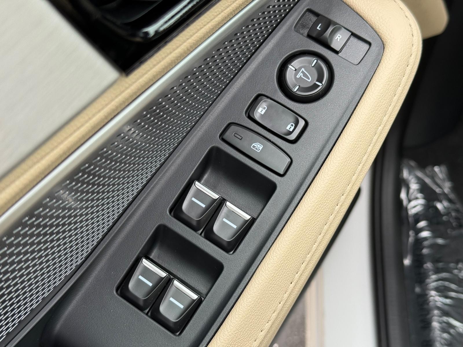 Acura MDX Vehicle Image 16