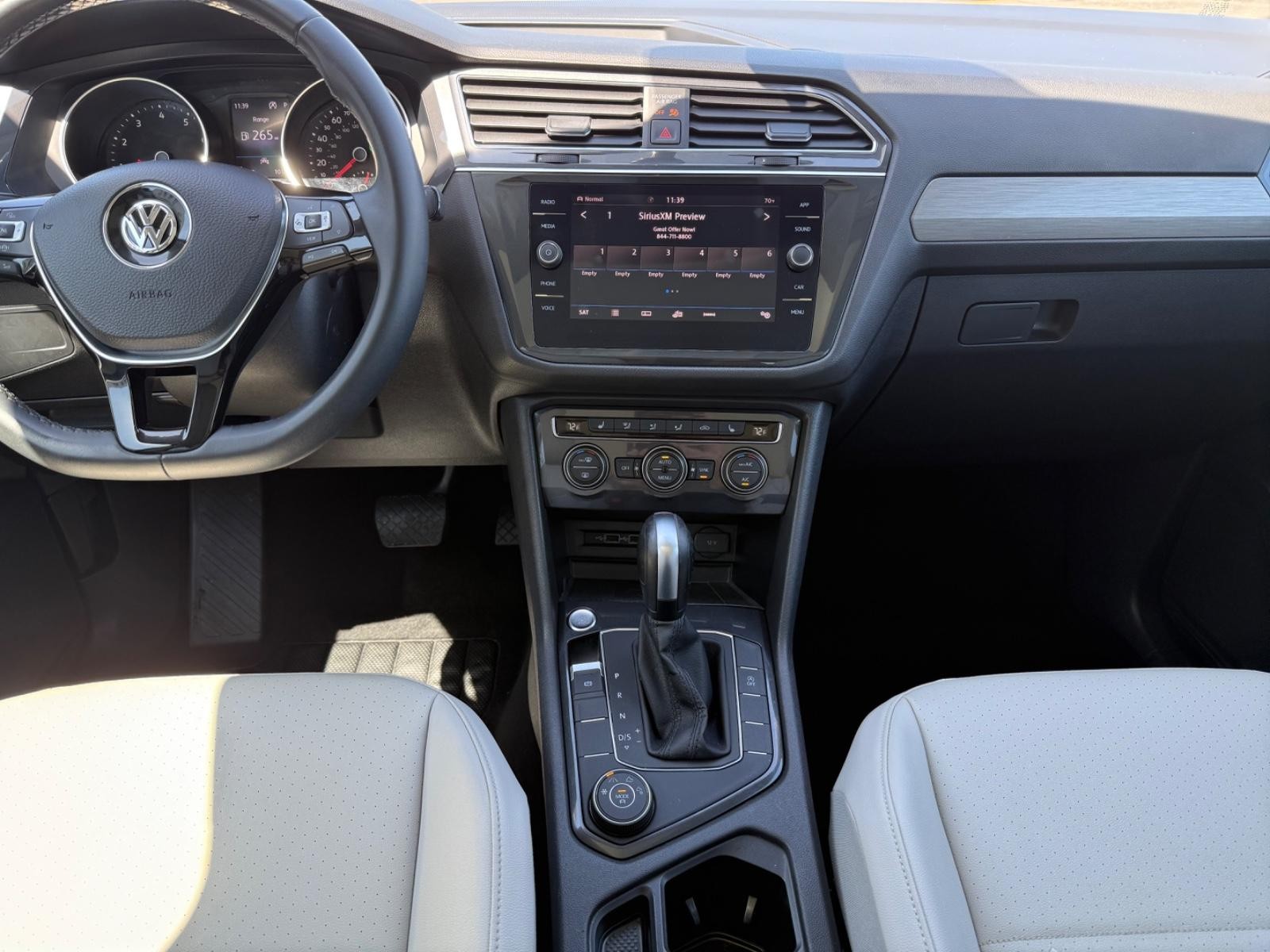 Volkswagen Tiguan Vehicle Image 11