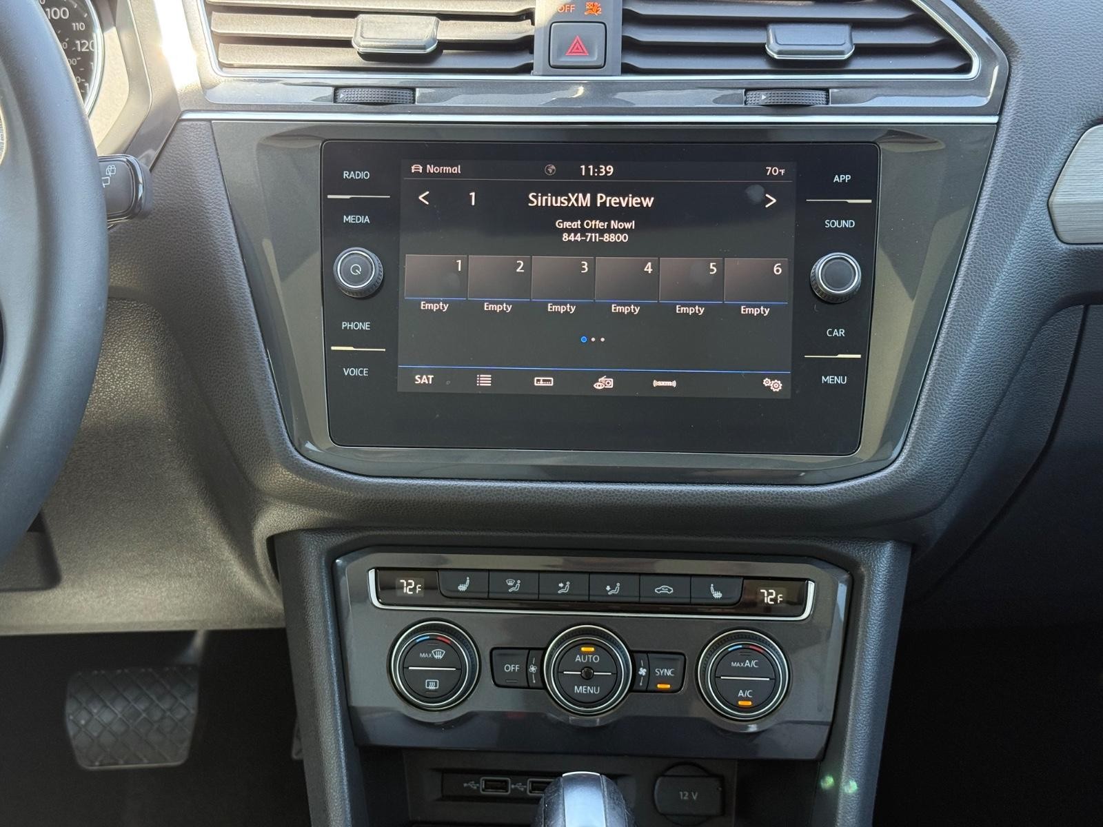 Volkswagen Tiguan Vehicle Image 12
