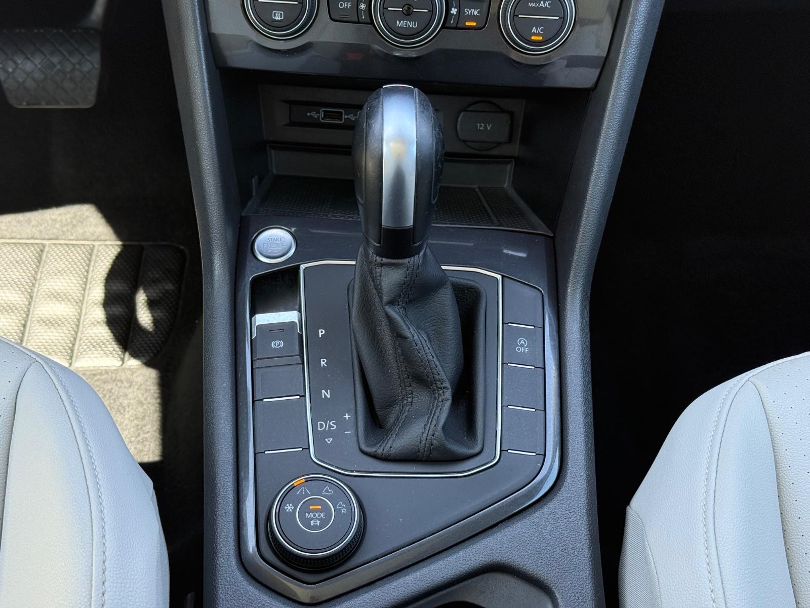 Volkswagen Tiguan Vehicle Image 13